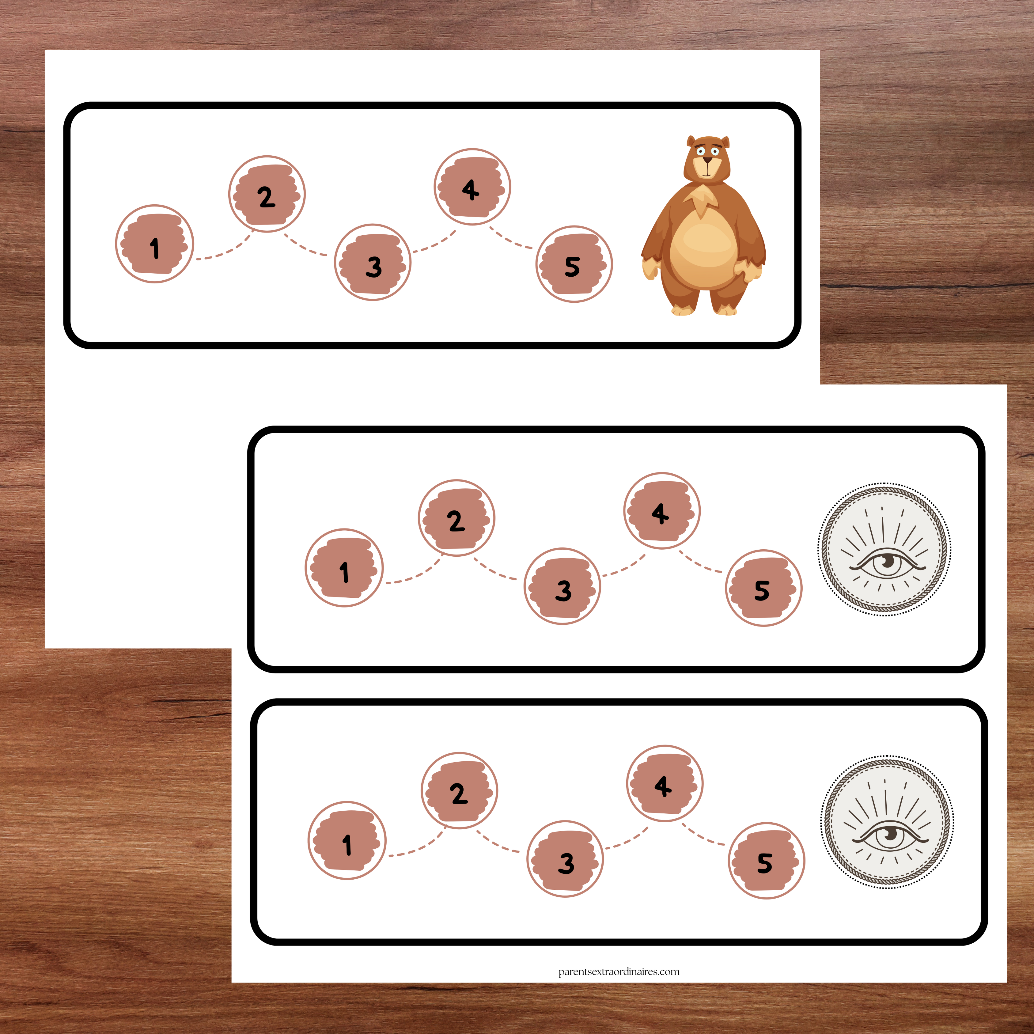 Activité de mémoire visuelle où l'enfant retrouve les objets ajoutés, retirés ou déplacés.