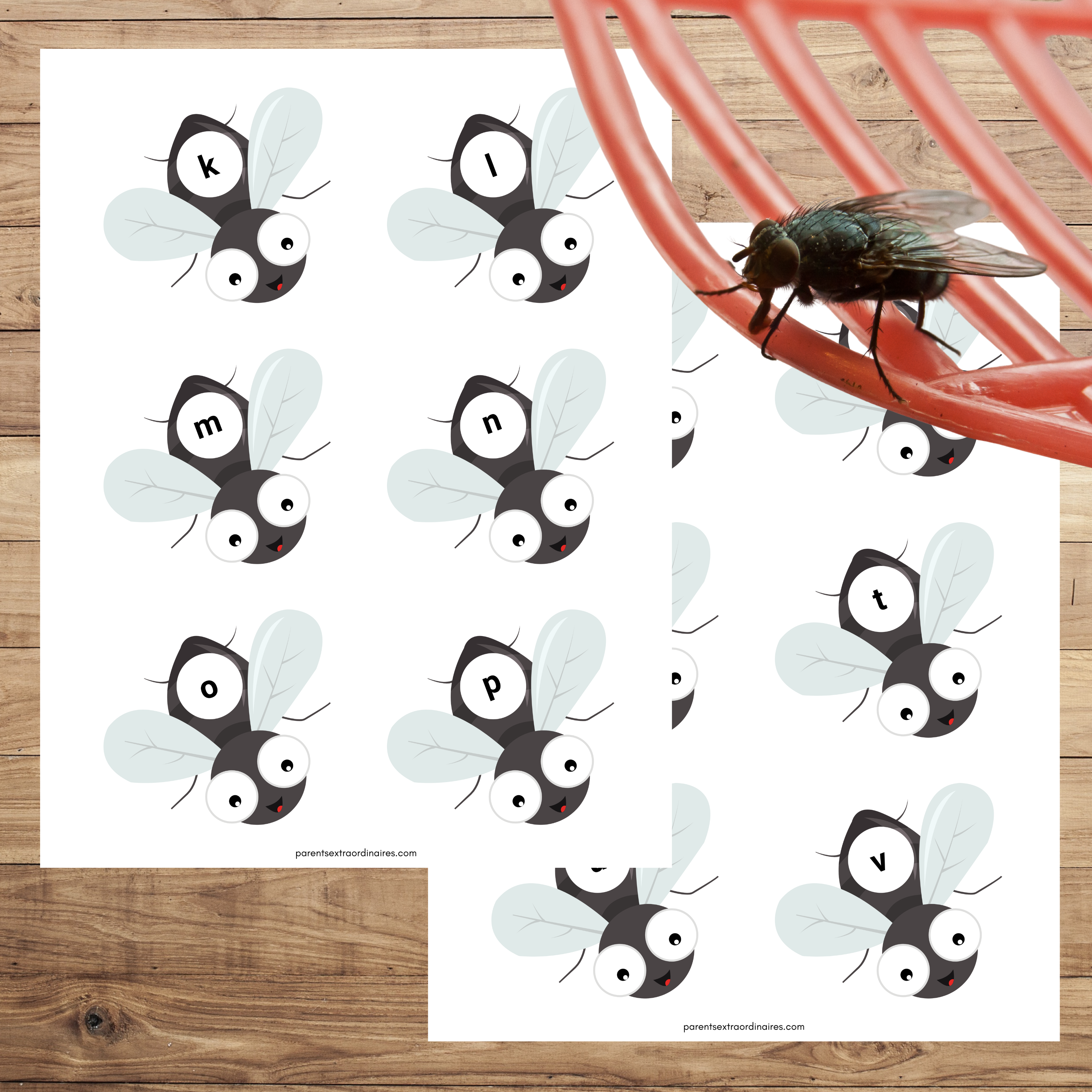 Jeu éducatif de reconnaissance des lettres où les enfants apprennent l’alphabet de façon amusante et interactive. Cette activité favorise l’éveil à la lecture, la discrimination visuelle, la concentration et la motricité tout en transformant l’apprentissage des lettres en moment de plaisir.